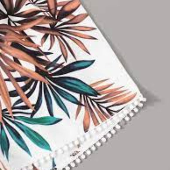 Tropical Plunging Crop Top & Pompom Shorts - Picture 7 of 12